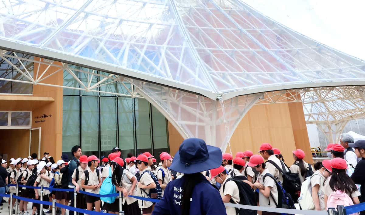 【万博遠足事業】「子供がかわいそうや」　過密行程の「万博弾丸遠足」に教員悲鳴　昼食時間わずか10分